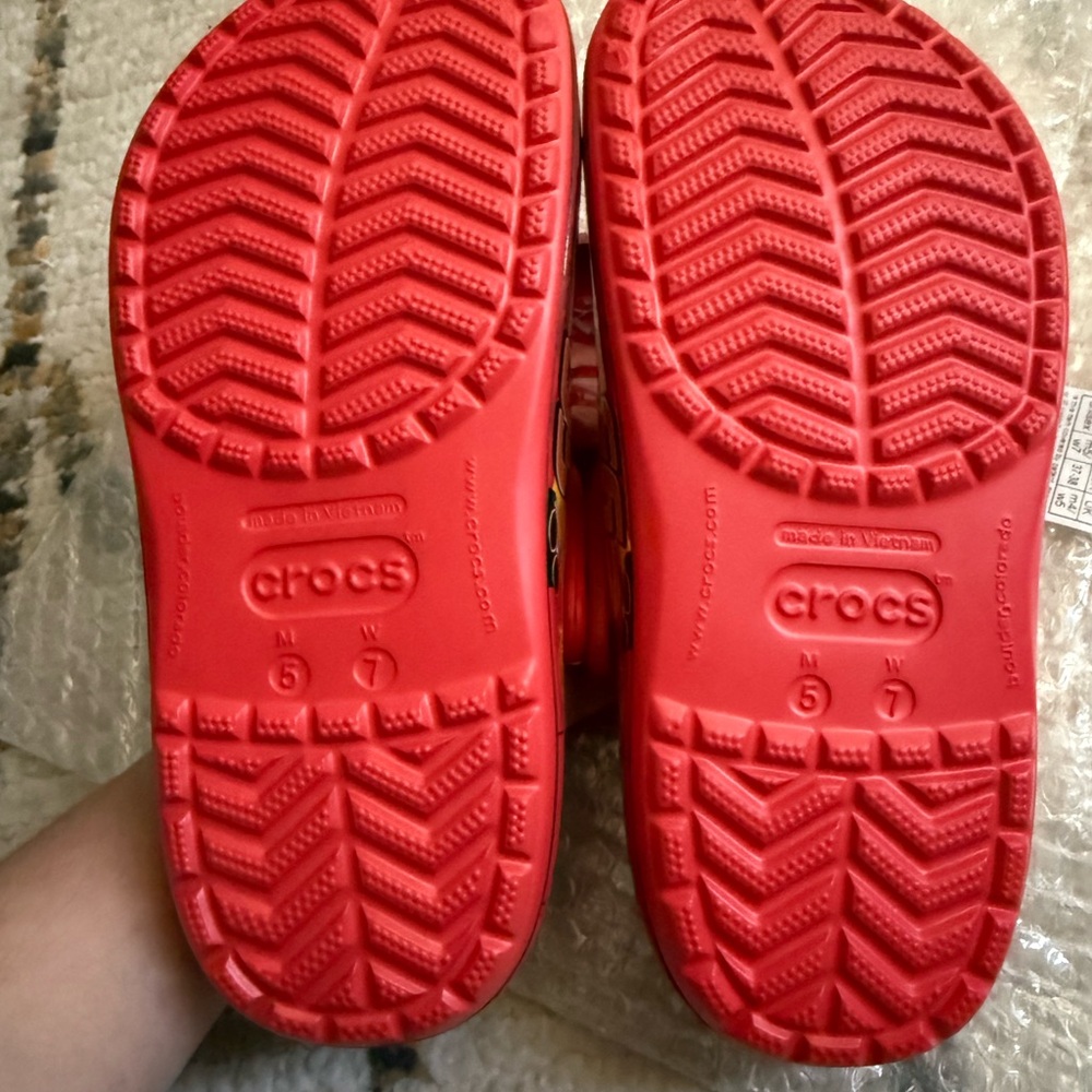 Crocs Lightning McQueen Design - Picture 4 of 4